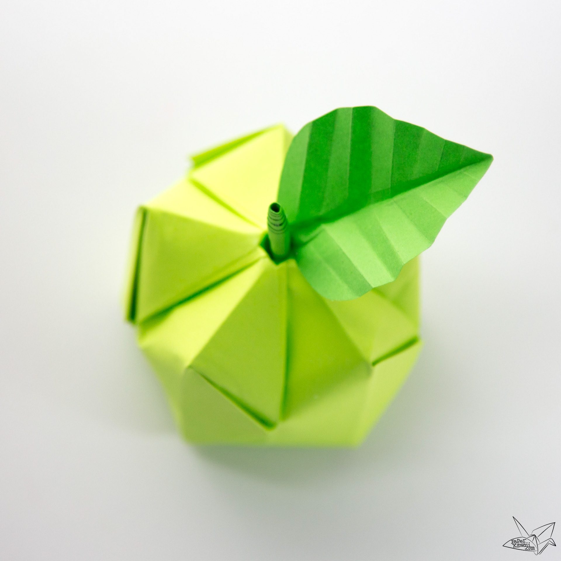 Origami Apple (Fun How to Tutorail)