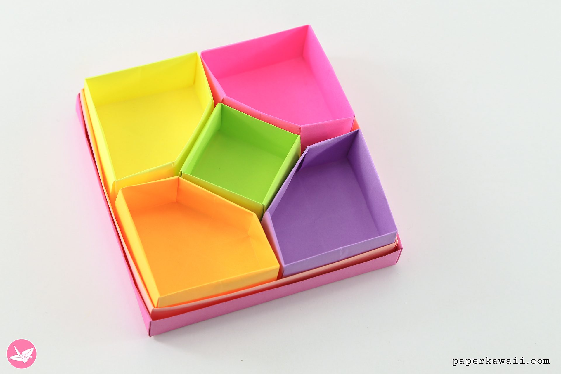 https://www.paperkawaii.com/wp-content/uploads/2021/08/origami-diamond-divider-box-tutorial-paper-kawaii-05.jpg